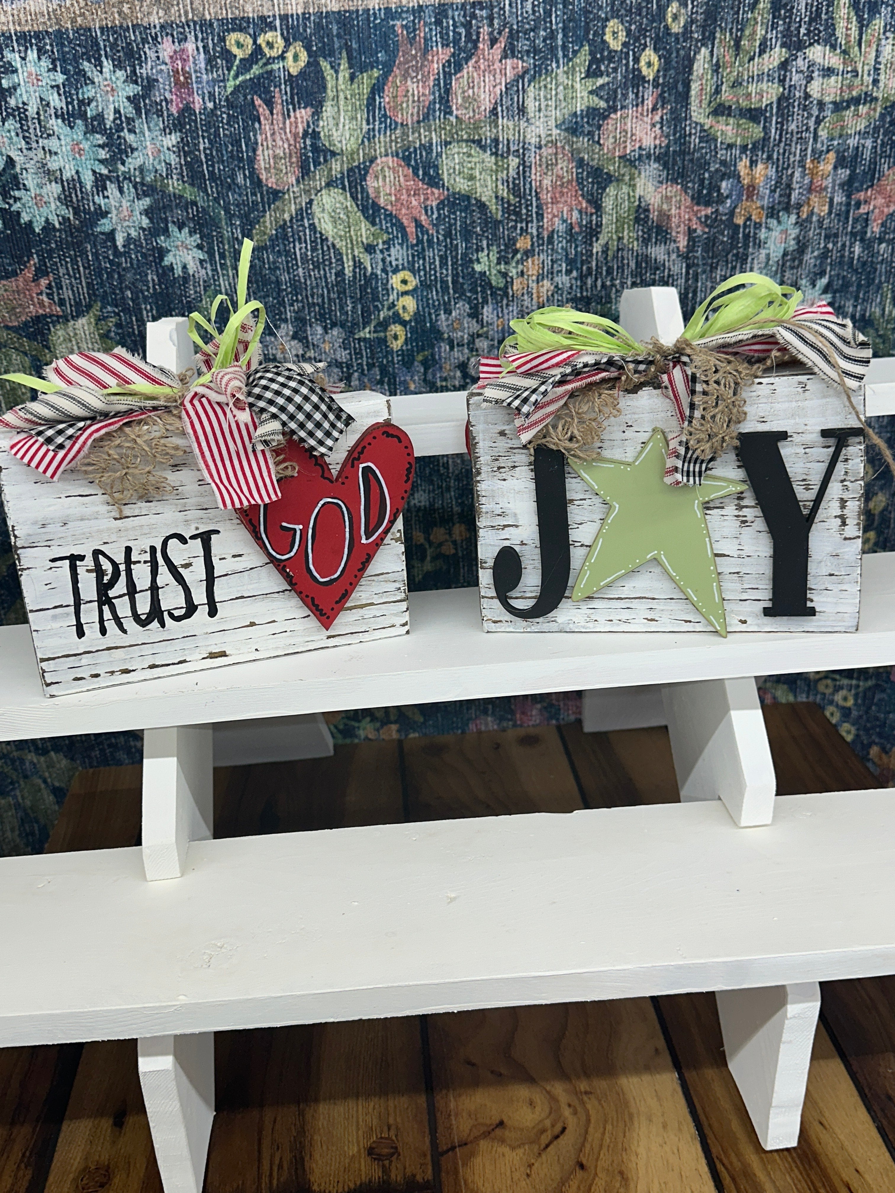 Double sided Shelf Sitter!